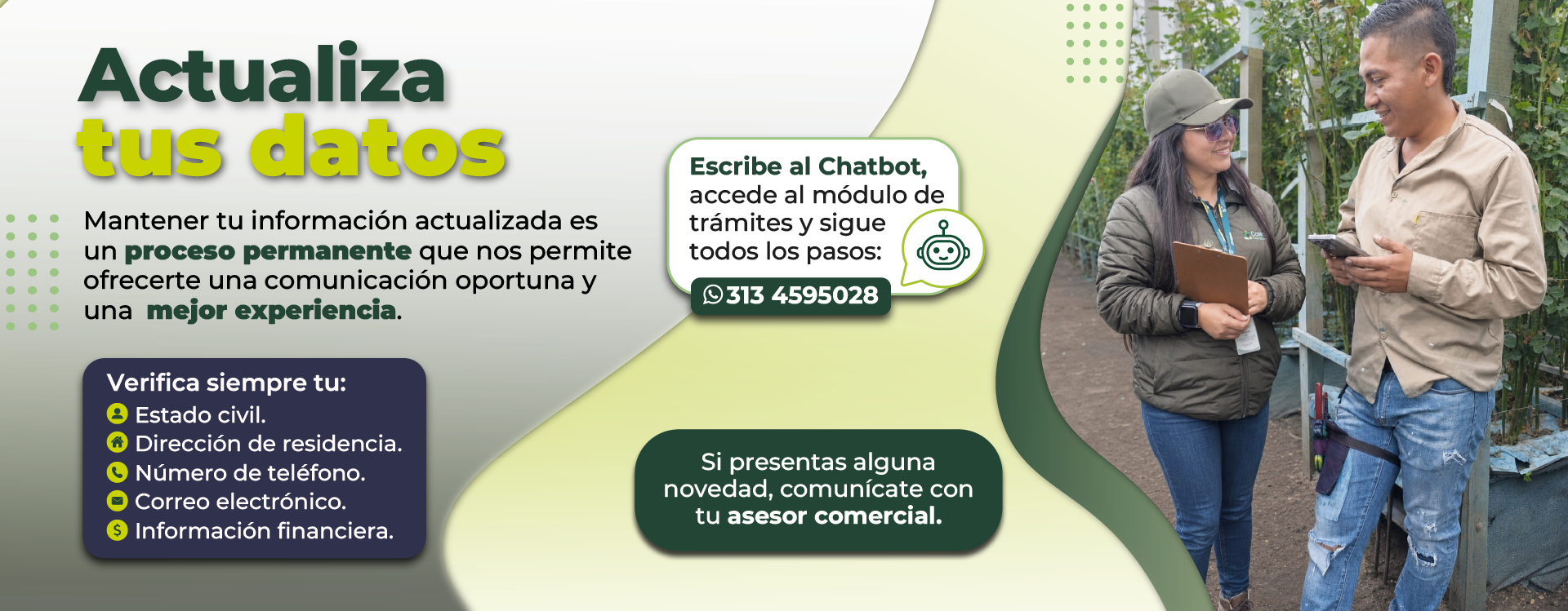 Dos personas en campo, en asesoría para actualizar datos Cosechar.